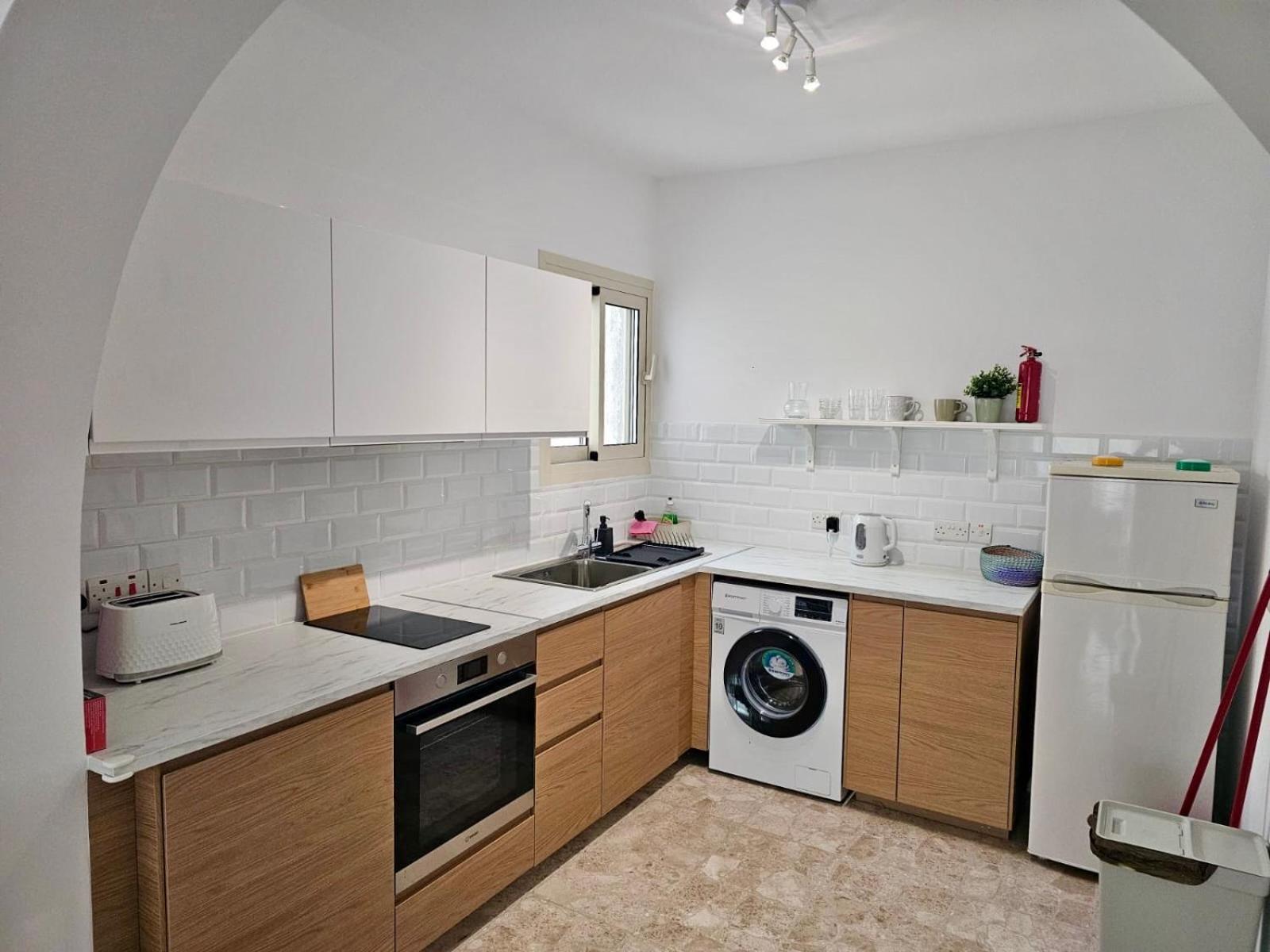 Margarita 110 Apartment Paphos Ngoại thất bức ảnh